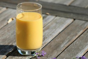 Mango_lassi-650x433